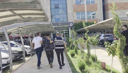 Boşanma aşamasındaki karısını öldüren şahıs çelik yelekle adliyeye sevk edildi