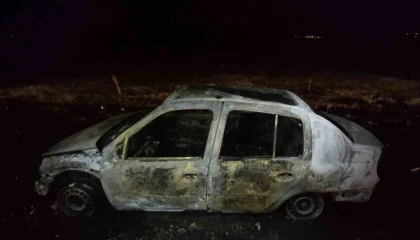 Burdurda araç yangını otluk alana sıçradı: 2 bin metrekare alan yandı