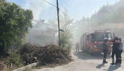 Burdurda ev yangını: Dumanlar mahalleliyi tedirgin etti