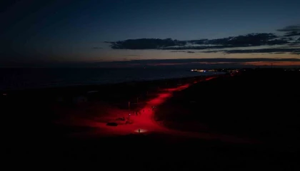 Carettalar için deniz yoluna LED ışık döşendi