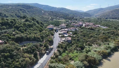 Defnede 8 mahalleyi birbirine bağlayan 11 kilometrelik yolda asfalt çalışması başladı