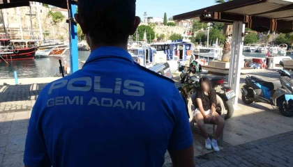 Denizde mahsur kalan 15 yaşındaki kız çocuğu kurtarıldı
