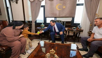 Depremde 20 günlükken enkazdan kurtarılan Kerem bebek hayata tutundu