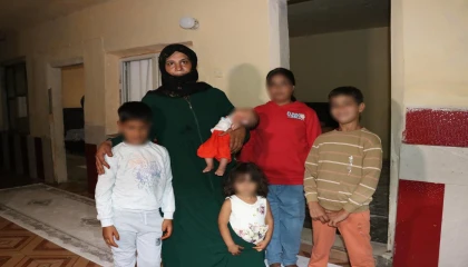Dolandırılıp sokakta kalan 5 çocuklu aile, İçişleri Bakanının talimatıyla eve yerleştirildi