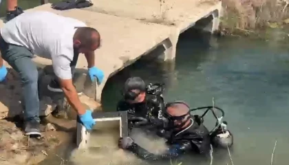 Evden çaldıkları çelik kasaları dereye attılar, altınları motosiklet koltuğuna sakladılar