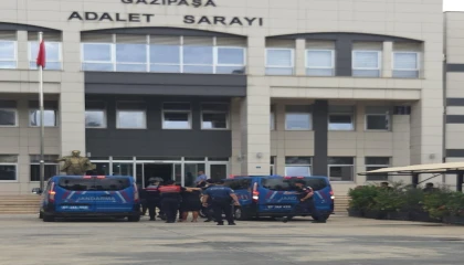 Gazipaşada veteriner ve polis memurunu darp eden 3 şüpheli tutuklandı