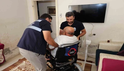 HBB den Reyhanlıda yaşayan engelli vatandaşa akülü tekerlekli sandalye desteği