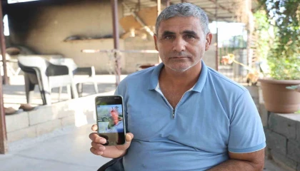 İlk yurt dışı seferinde Suriyede tutuklanan 24 yaşındaki tır şoföründen gelecek haberi ailesi umutla bekliyor