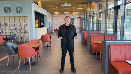 İskenderunda gençlerin yeni buluşma noktası Genç Kafede çaylar ücretsiz
