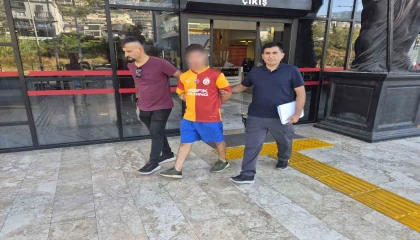 Kadın turisti bıçakla yaralama ve cinsel istismar iddiasıyla 17 yaşındaki çocuk tutuklandı