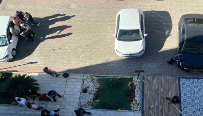 Kahramanmaraşta göğsünden çıkardığı tabancayla 2 kadını yaraladı