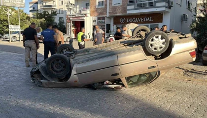 Kamyonet ile çarpışan otomobil ters döndü: 1 yaralı