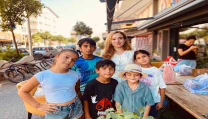 Kanseri 3 kez yendi, kendini çocuklara adadı