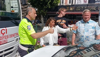 Kazada haklı olduklarını anlatamayan turistlere vatandaşlar sahip çıktı