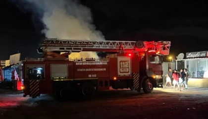 Kırıkhanda konteyner yangını kısa sürede söndürüldü