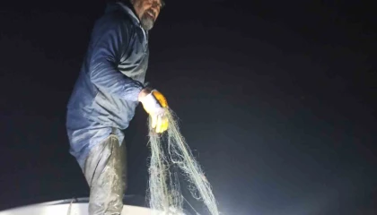 Kovada Gölünde kaçak avcılık yapılan 600 metre uzatma ağına el konuldu