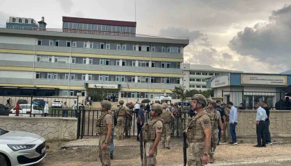 Lisede korku dolu anlar: Silahla vurulan öğretmen öldü