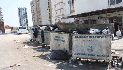 Mahalleliden belediyeye protesto: Çöpleri kendi elleriyle topladılar