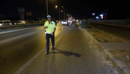 Manavgatta motosiklet yayaya çarptı: 1i ağır 2 yaralı
