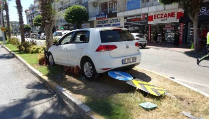 Manavgatta otomobiller çarpıştı: 2 yaralı