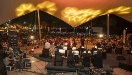 Mersin Kent Orkestrası yeni sanat sezonunu yakamoz eşliğinde açtı