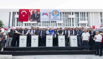 Mersinde 138 milyon liralık kent meydanının temeli atıldı