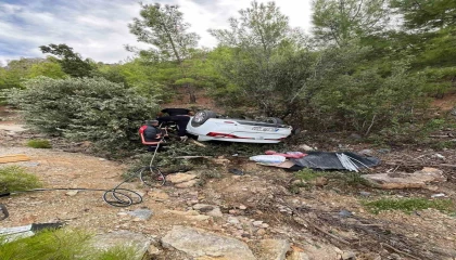Mersinde seyir halindeki otomobil devrildi: 1 ağır yaralı