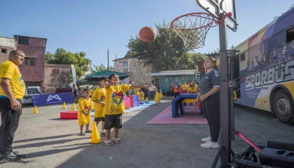 Mersinde Sporbüs ile 26 bin çocuk sporla buluştu