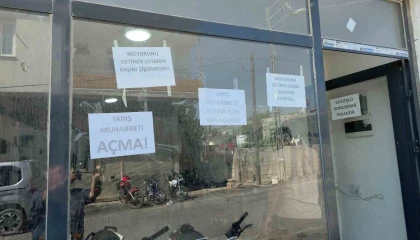 Motosiklet tamir ustası, tamirhanede yarış muhabbetini ve küfrü cama astığı yazıyla yasakladı