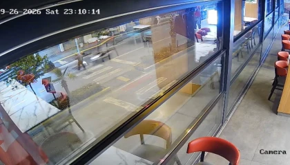 Motosikletin çarptığı yaya ağır yaralandı