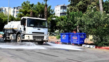 Muratpaşada çöp konteynerlerinde hijyen mesaisi