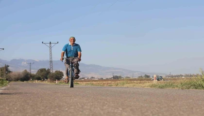 Ömrünü pedal çevirerek geçiren 85 yaşındaki yaşlı adam, Ne mazot ne gaz, pedal çevirmeye doyum olmaz bilinciyle günde 20 kilometre yol katediyor
