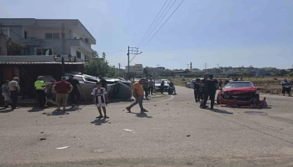 Otomobilin takla attığı kazada vatandaşlar kaza kavşağına çözüm istedi
