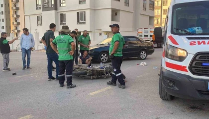 Otomobille çarpışan motosikletin sürücüsü yaralandı