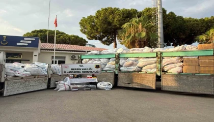 Piyasa değeri 50 milyon TL: Kaçak 20 binden fazla kıyafet ele geçirildi