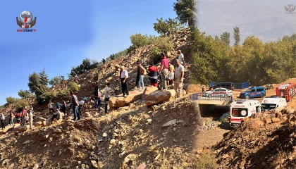 Sepetli motosiklet uçurumdan uçtu: 3 yaralı