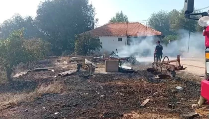Serikte çıkan yangında biber serası zarar gördü, alevler eve metreler kala durduruldu