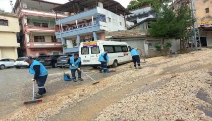 Şiddetli yağış sonrası Antakyada temizlik ekipleri sahaya çıktı