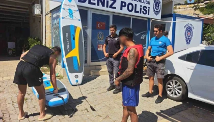 SUP ile denize açıldılar, kürekleri kırılınca kilometrelerce sürüklendiler