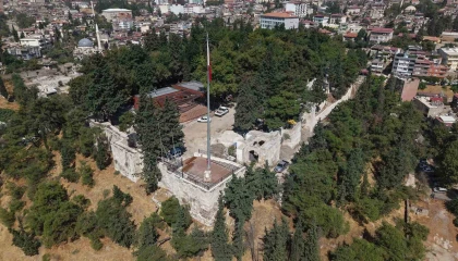 Tarihi Kahramanmaraş Kalesi, ziyaretçilerini ağırlamak için gün sayıyor
