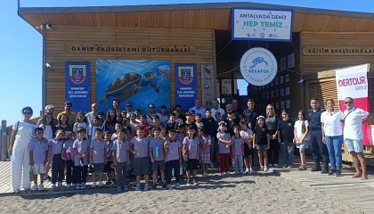 Tedavisi tamamlanan iki yeşil deniz kaplumbağası denize bırakıldı
