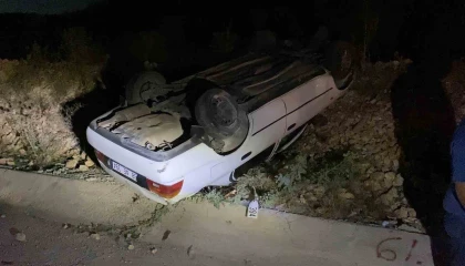 Ters dönen otomobilden sağ çıktı