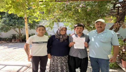 Türk aile şefkatle yaklaştıkları ve 7. evlatları olarak gördükleri Suriyeli Abdurrahmandan ayrılmak istemiyor