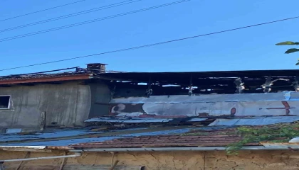 Yalvaçta iki ahşap ev yangında kullanılamaz hale geldi
