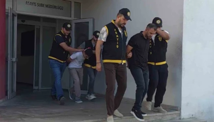 Adanada 25 yıla kadar hapis cezasıyla aranan hükümlüler şafak operasyonuyla yakalandı