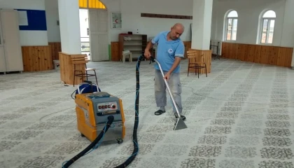 Akdenizde ibadethanelerin temizliği düzenli olarak yapılıyor