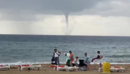 Alanyada peş peşe üç hortum görüntülendi