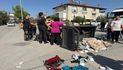 Antalyada otomobil ile üç tekerlekli bisiklet çarpıştı: 2 yaralı