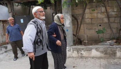 Aşkları Cumhuriyetin ilk yıllarına dayanıyor: 95 yaşındaki çift, 72 yıllık evliliğiyle yıllara meydana okuyor