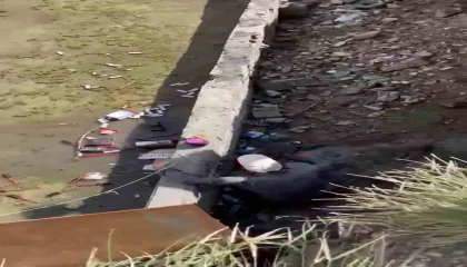 Belediyenin 2 gün önce çevre güvenliği alınmadığı için ceza yazdığı inşaatın temeline düşen yaşlı adam yaralandı